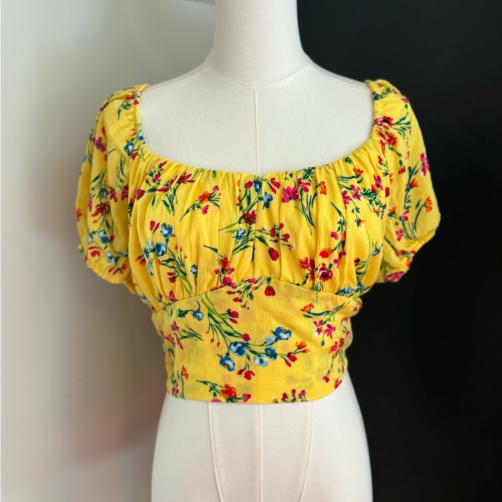 Yellow summer blouse 🌻💐